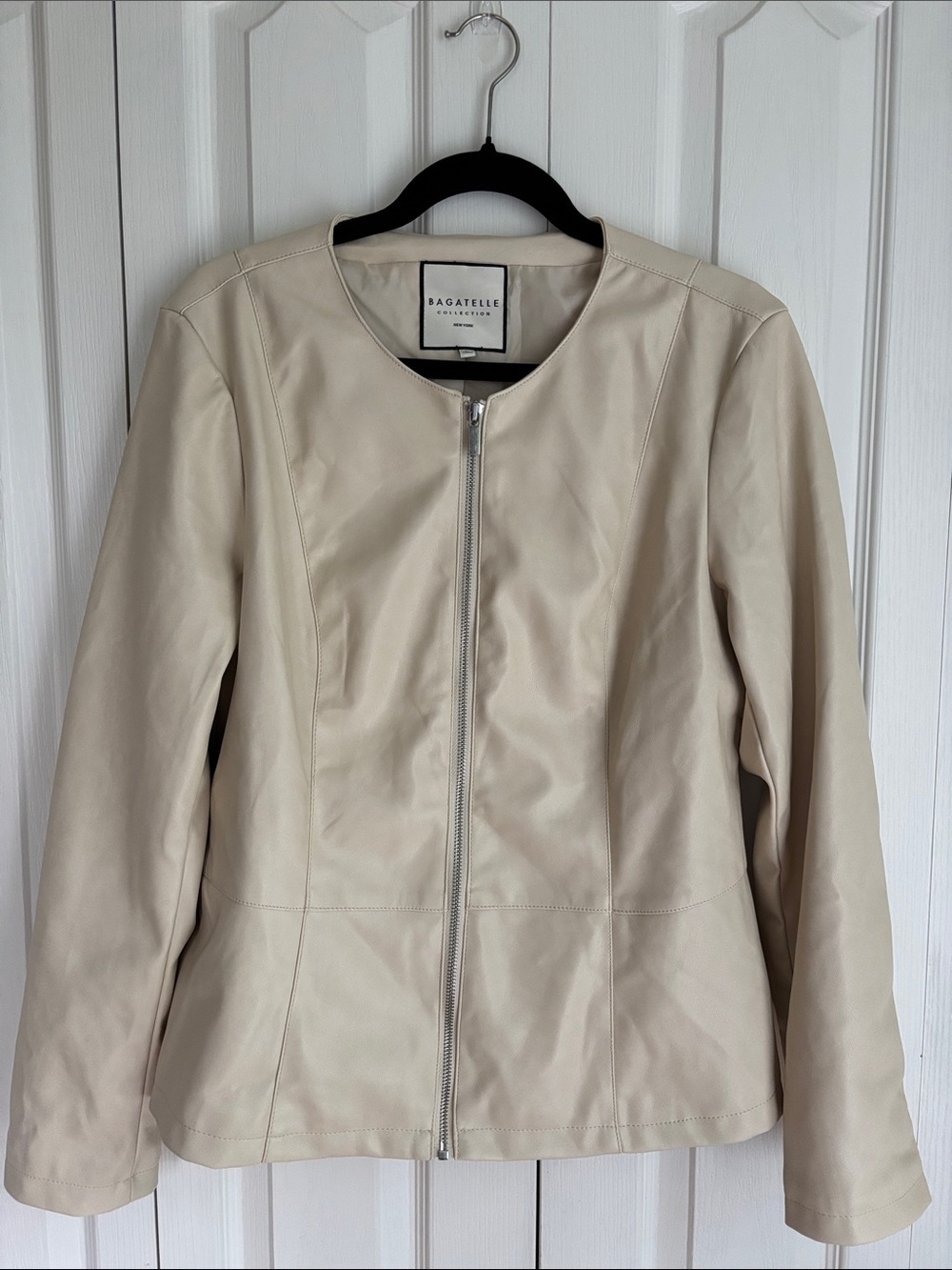Bagatelle Women’s Ivory Faux Leather Moto Biker Jacket Size Large
